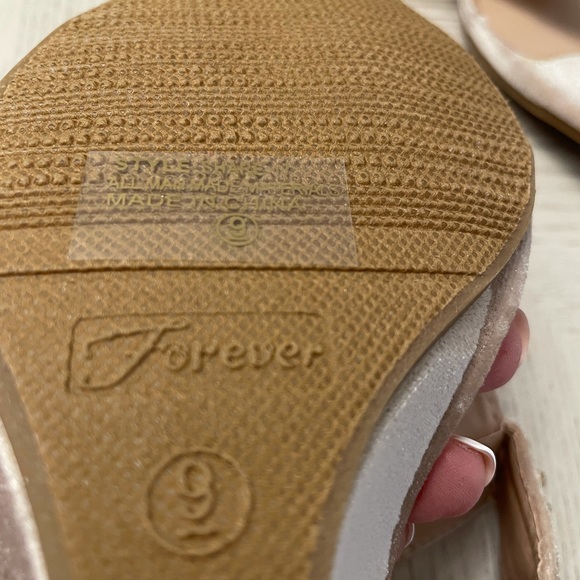 Forever Velvet Jeweled Wedges Sz 9 - Picture 6 of 9